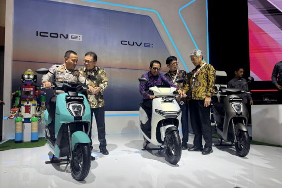 IMOS 2024, AHM Pajang Motor Listrik Honda ICON e dan CUV e - JPNN.COM