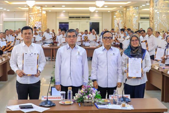 Menaker Yassierli Bertekad Pertahankan WTP Lewat Penguatan Integritas Pegawai - JPNN.COM