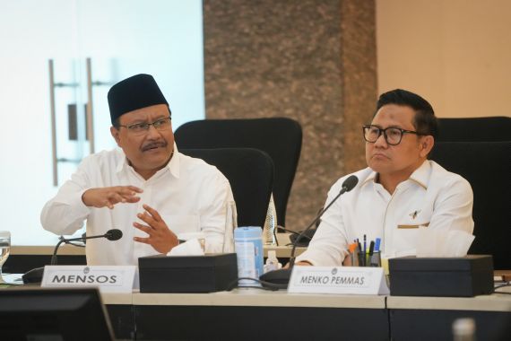 Lihat Ekspresi Cak Imin Bertemu Gus Ipul saat Kemensos-Kemenko Pemberdayaan Masyarakat Bersinergi - JPNN.COM