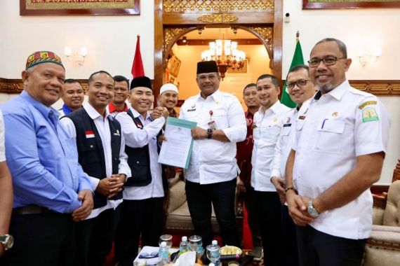 Temui Pj Gubernur, Aliansi Buruh Menyuarakan UMP Aceh 2025 Naik jadi Rp 4 juta Per Bulan - JPNN.COM