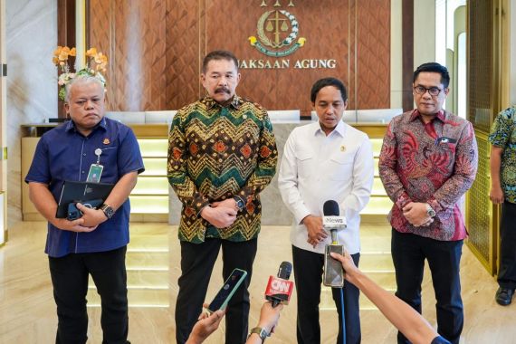 Menhut Raja Juli & Jaksa Agung Siap Sikat Habis Bisnis Ilegal di Kawasan Hutan - JPNN.COM