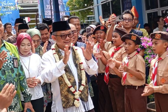 Hore, 2025 Guru Honorer Bakal Diangkat jadi PNS - JPNN.COM