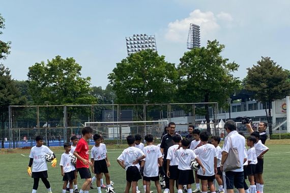 Coaching Clinic dan Trophy Tour Semarakkan ASEAN Mitsubishi Electric Cup 2024 - JPNN.COM