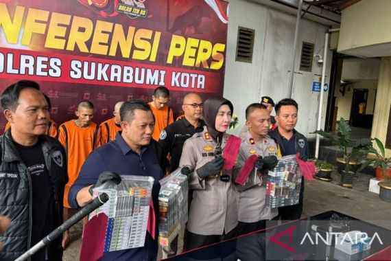 Polisi Tangkap Komplotan Perampok Spesialis Minimarket - JPNN.COM