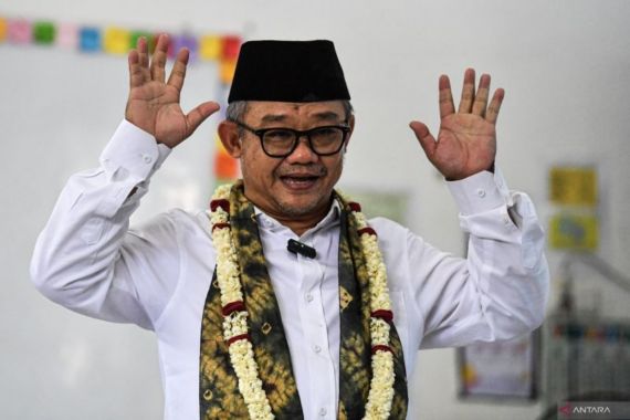 Mendikdasmen Abdul Mu'ti Tegaskan Peran Guru Honorer Masih Diperlukan - JPNN.COM