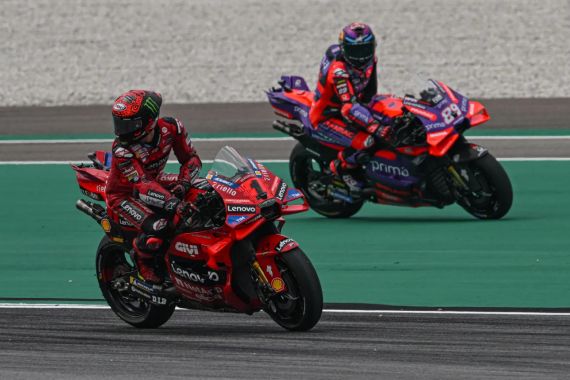 Kualifikasi MotoGP Malaysia Mencekam, Pecco dan Martin Terbang, Rekor Pecah 3 Kali - JPNN.COM