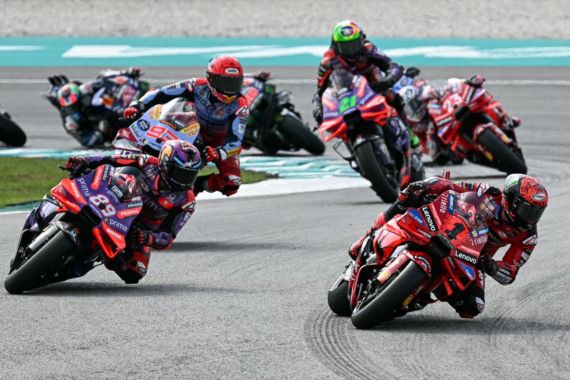 Pecco dan Martin Bersalip-salipan, Tegang, Cek Hasil Race MotoGP Malaysia di Sini - JPNN.COM