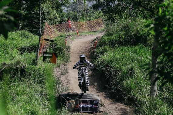 76 Indonesian Downhill 2024: Puncak Perebutan Juara Umum di Klemuk Bike Park Batu - JPNN.COM