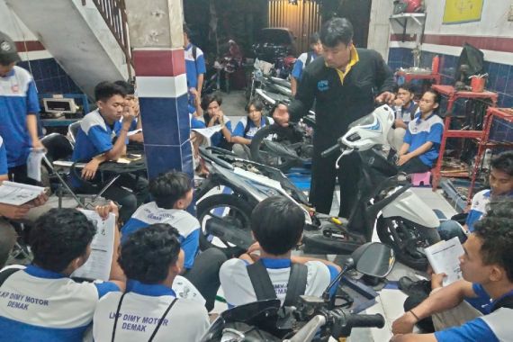 LKP Dimy Motor Punya Metode Pendidikan Berkelanjutan, Alumninya Jadi Bos Bengkel  - JPNN.COM