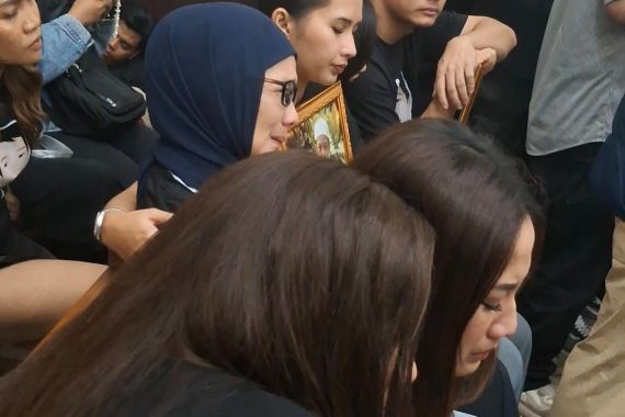 Tangisan Pilu Tamara Tyasmara Dengar Ulang Kronologi Kematian Dante  - JPNN.COM