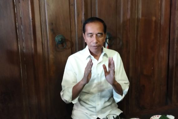 Jokowi Tanggapi Survei Litbang Kompas Pilgub Jateng yang Tempatkan Andika Unggul - JPNN.COM