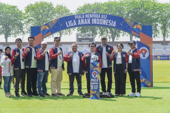 Piala Menpora U-12 Liga Anak Indonesia Resmi Dibuka di Surabaya - JPNN.COM