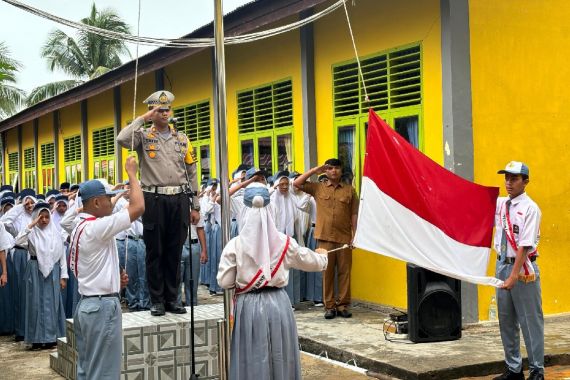 Gelar Police Go to School, Satlantas Polres Rohul Ajak Siswa Ciptakan Pilkada Damai - JPNN.COM