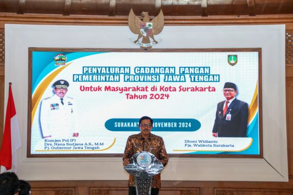 Pemprov Jateng Salurkan 10 Ton Beras Cadangan Pangan - JPNN.COM