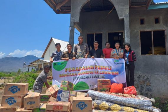 Pegadaian Salurkan Bantuan kepada Warga Terdampak Erupsi Gunung Lewotobi - JPNN.COM