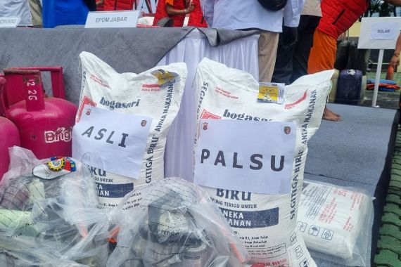 Tepung Terigu Oplosan Banyak Beredar di Jawa Barat, Waspada - JPNN.COM