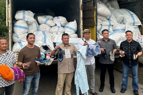 Polda Riau Buru Wanita Pemasok Pakaian Bekas di Batam dan Sumatra - JPNN.COM