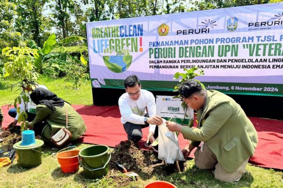 Dorong Pembangunan Hijau, Peruri Tanam 1.200 Pohon di Jawa Timur - JPNN.COM