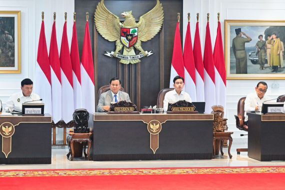 Bakal ke Luar Negeri, Prabowo Minta Para Menteri Tetap Laporan Lewat Video Call - JPNN.COM