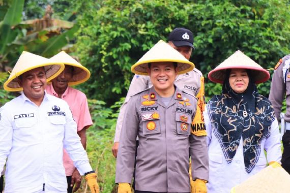 Dukung Asta Cita, Polres Rohil Tebar 7 Ribu Benih Ikan dan Tanam 25 Ribu Bibit Jagung - JPNN.COM