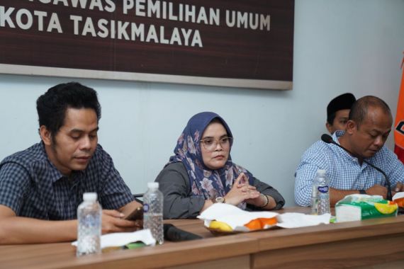 Menjelang Pemilihan Serentak 2024, Lolly Cek Kesiapan Jajaran Pengawas di Tasikmalaya - JPNN.COM