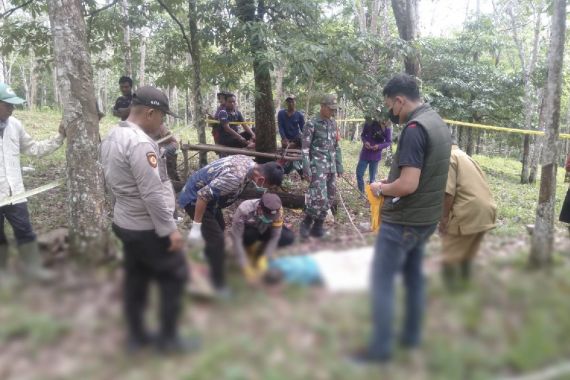 Warga Musi Rawas Temukan Lansia Meninggal Dunia di Kebun Karet - JPNN.COM