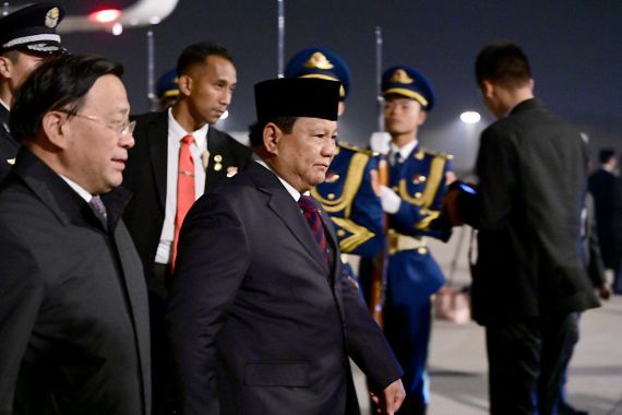 Seskab Teddy & Menlu Sugiono Dampingi Presiden Kunjungan ke Lima Negara - JPNN.COM