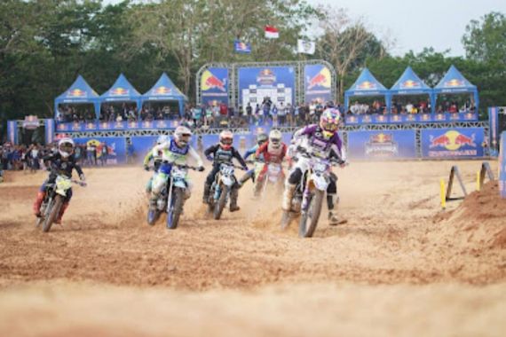 Kratingdaeng Supercrosser 2024 Sukses Lahirkan Crosser Muda Berbakat - JPNN.COM