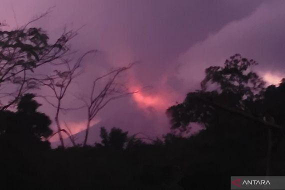 Gunung Lewotobi Laki-Laki Erupsi Lagi pada Sabtu Pagi - JPNN.COM