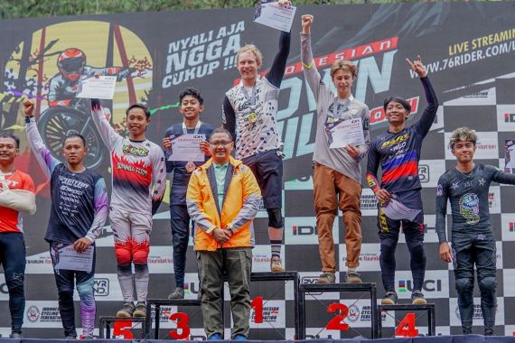 Rendy Varera & Ayu Triya Andriana Raih Gelar Juara Umum 76 Indonesian Downhill 2024 - JPNN.COM