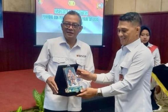 BNSP Terima Anugerah Pendorong Sertifikasi Kompetensi dari Bareskrim Polri - JPNN.COM