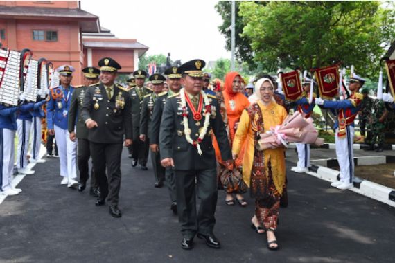 KSAD Jenderal Maruli Pimpin Wisuda Purnawira 160 Pati TNI AD - JPNN.COM