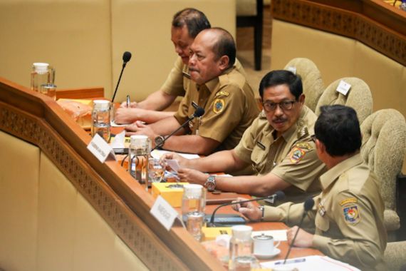 DPR Apresiasi Penjabat Gubernur Jateng Atas Respons Soal Isu Netralitas Kades dan Lurah - JPNN.COM