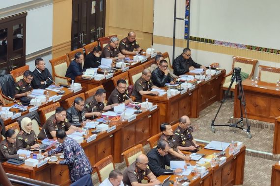 Fraksi-fraksi di Komisi III DPR RI Kompak Cecar Kejagung di Kasus Tom Lembong: Ini Orderan Siapa? - JPNN.COM