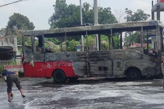 Bus Trans Semarang Terbakar, Ini Dugaan Penyebabnya - JPNN.COM