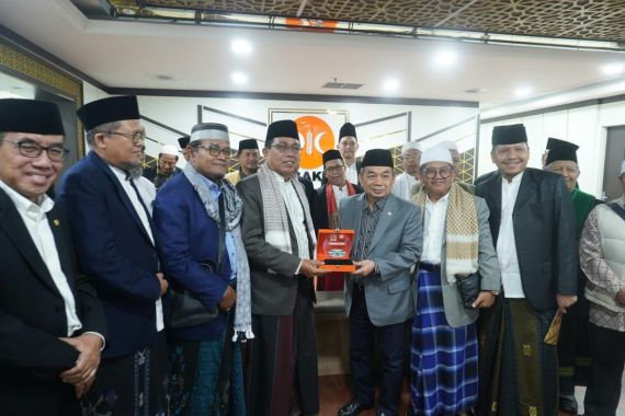 Terima Aspirasi Ulama Banten, Fraksi PKS DPR RI Dukung Penutupan Pabrik Miras - JPNN.COM