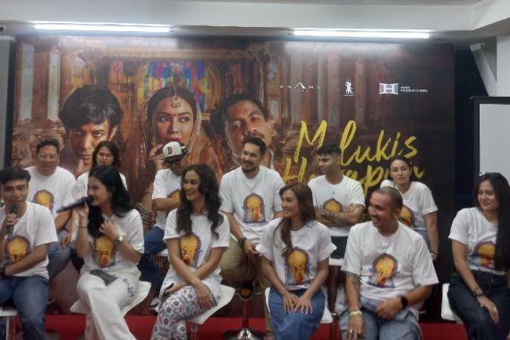 Bintangi Film Melukis Harapan di Langit India, Atiqah Hasiholan Belajar Menari India - JPNN.COM