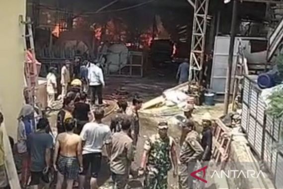 Kebakaran Gudang Alat Dekorasi di Bogor Sebabkan Satu Orang Meninggal - JPNN.COM