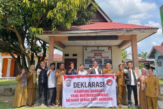 Bersama Masyarakat, Polres Rohul Deklarasi Kampung Bebas Narkoba di Desa Puo Raya - JPNN.COM