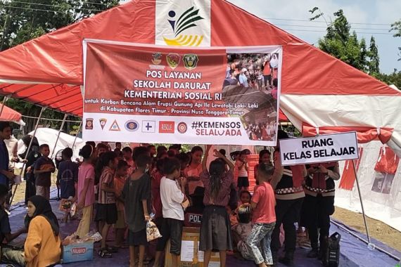 Mensos Gus Ipul Pantau Kebutuhan Pengungsi Erupsi Lewotobi, Bantuan Terus Bergulir - JPNN.COM