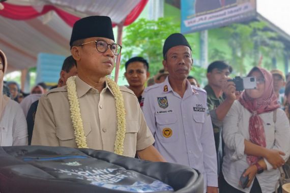 Gali Potensi Lokal, Mendes PDT Yandri Susanto Keliling Desa di Banten - JPNN.COM