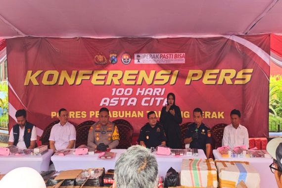 Bea Cukai & Polri Gagalkan Peredaran 7 Juta Batang Rokok Ilegal - JPNN.COM