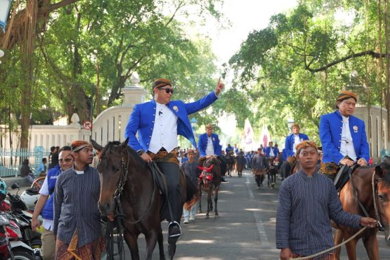 Ikut Kirab Berkuda, Sudaryono hingga Raffi Ahmad Ajak Jateng Menangkan Luthfi-Yasin - JPNN.COM