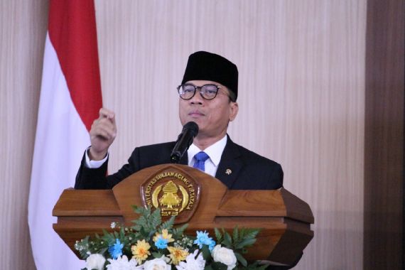 Sampaikan Orasi Ilmiah di Untirta, Mendes PDT Minta Sarjana Balik ke Desa - JPNN.COM