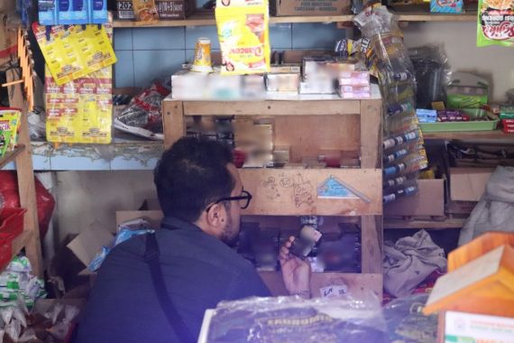 Bea Cukai Putus Rantai Peredaran Rokok Ilegal di Makassar dan Pangkalpinang - JPNN.COM