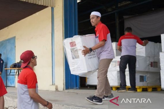 KPU Mulai Sebar Puluhan Ribu Kotak dan Bilik Suara untuk Kabupaten Bogor - JPNN.COM