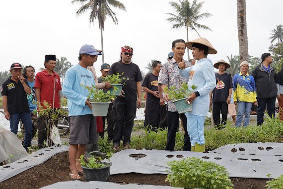 Petani Temanggung Mantap Dukung Agus Nadia: Programnya Paling Kongkret - JPNN.COM