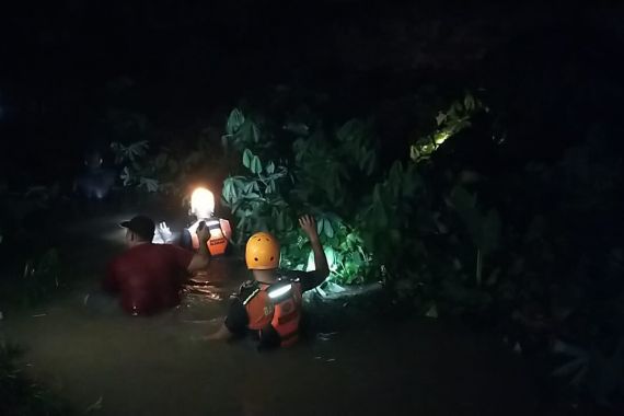 Bocah di Palembang Terseret Banjir dan Tenggelam, Begini Kejadiannya - JPNN.COM