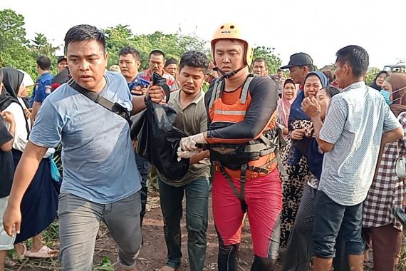 Bocah SD yang Terseret Arus Banjir Ditemukan Tim SAR Gabungan, Begini Kondisinya - JPNN.COM