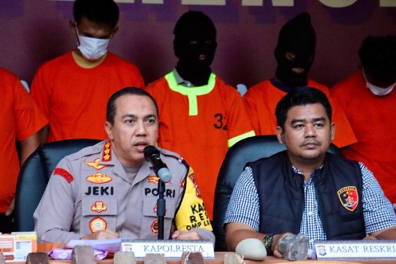 Polisi Tangkap 15 Pelaku Bentrokan di Pekanbaru, Langsung Ditetapkan Tersangka - JPNN.COM